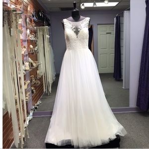 Lia Mia - Style OC2021 - Size  16 - Ivory